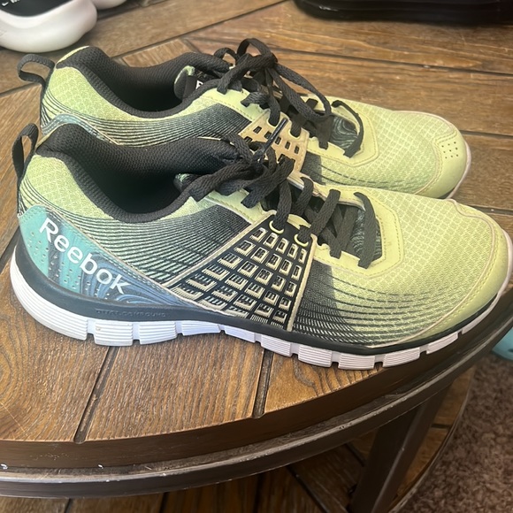 Womens size 8.5 Reebok, In Good condition. - Picture 2 of 3